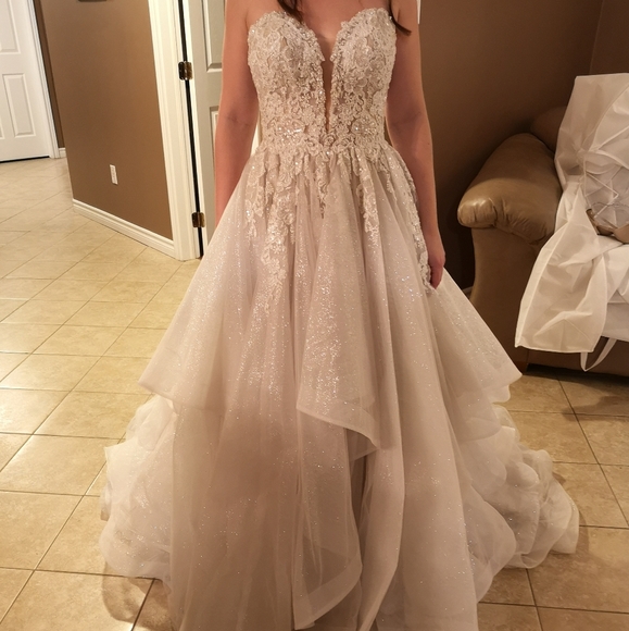 Essense of Australia Wedding Dress Size 6 - Picture 6 of 8